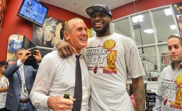 当年热火退役乔丹的球衣，詹姆斯无奈选择6号，但你知道为什么吗