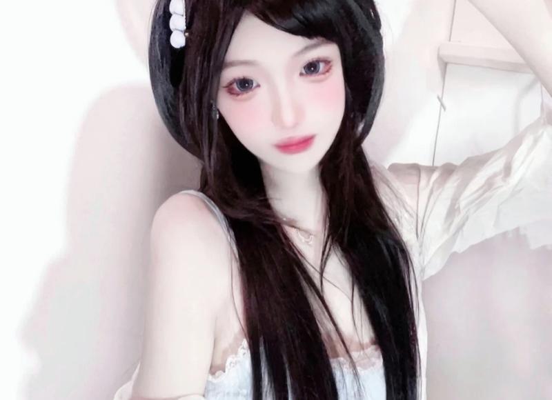 女姓遇到喜欢的人到底该不该主动去追（女姓遇到喜欢的人，到底该不该主动去追）