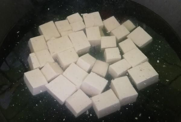 嫩豆腐非得用纯净水泡吗