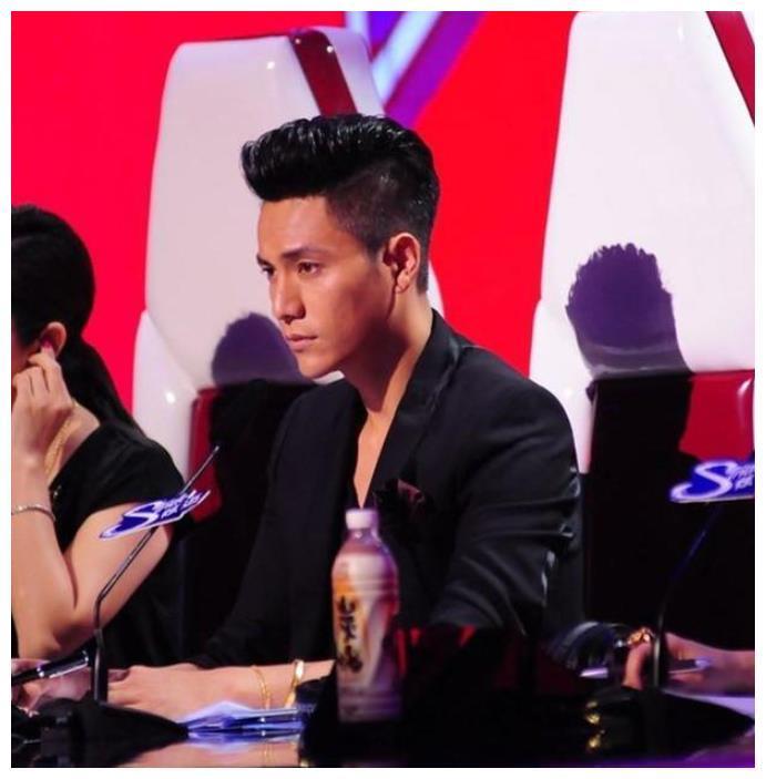 当年陈坤为何拿耳机砸谢霆锋，何炅尴尬解围，二人之后却再无同台