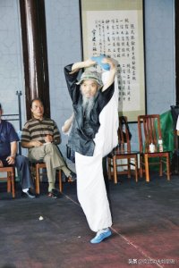 ​内家拳打坐站桩中，舌抵上腭的正确位置在哪？