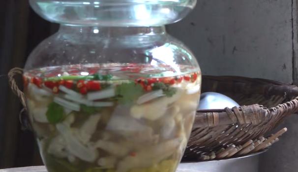 泡椒凤爪正宗家庭做法（绝对不能错过的家常泡椒凤爪做法）(4)