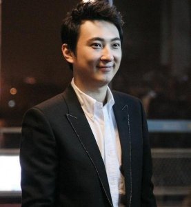 ​当年王思聪被人打破脑袋缝了六针之后，打人的那位后来怎么样了？