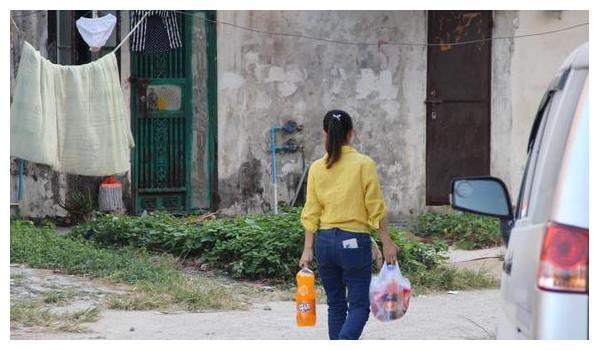 淡水小巷子“豪爽街”，曾经男人的天堂，游客前往表示：风韵犹存