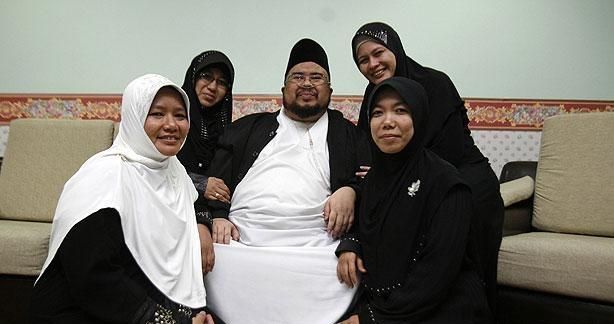 不能离婚的国家,巴拉圭不娶多个老婆可能要坐牢?世界上还有哪些一夫多妻制的国家,可以娶几个老婆?图8