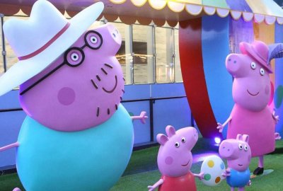 ​无处不在的“社会人”，这只粉红小猪火遍了中国