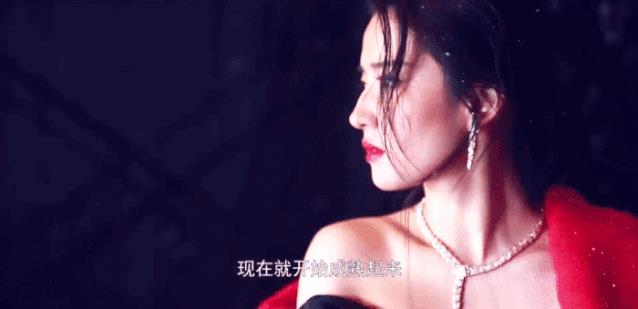 明人不说暗话，我也想摸一下刘亦菲的美背