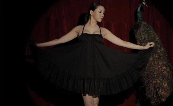 被《花花公子》开价25万美金拍全裸封面，彭丹：我只脱给华人看