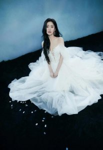 ​东华大学校花级美女戚砚笛