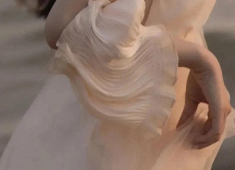 女人跟你暧昧，又不跟你在一起，她又怕和你发生关系，有五种可能