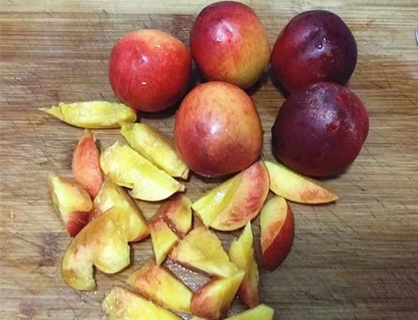 油桃加牛奶可以吃吗