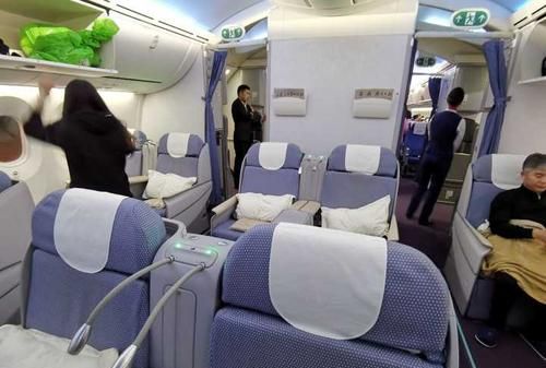 公务舱是头等舱的意思吗