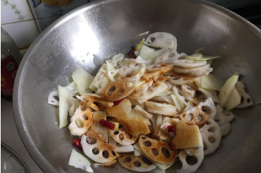 藕和土豆一起怎么炒,怎样炒藕片好吃又简单的做法大全图7