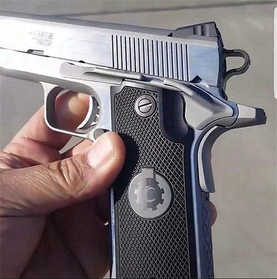枪械欣赏系列，手枪图一组送给爱枪的你，看一下过过眼瘾