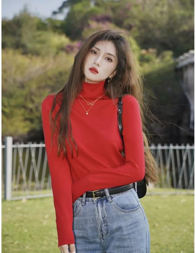 肤色白皮肤黑的穿什么颜色好看（皮肤黑穿这5个颜色既显白显年轻）(15)