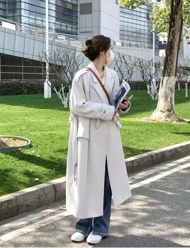 肤色白皮肤黑的穿什么颜色好看（皮肤黑穿这5个颜色既显白显年轻）(17)