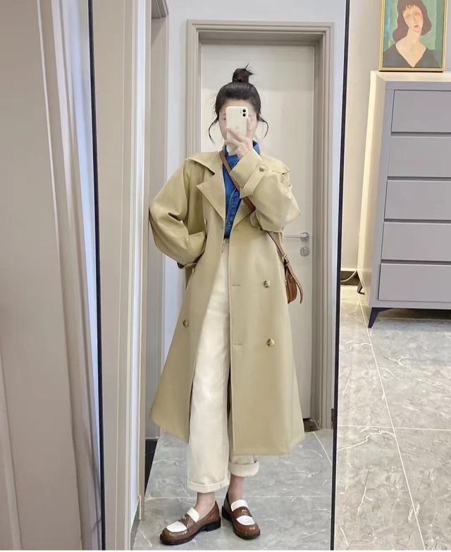 肤色白皮肤黑的穿什么颜色好看（皮肤黑穿这5个颜色既显白显年轻）(9)