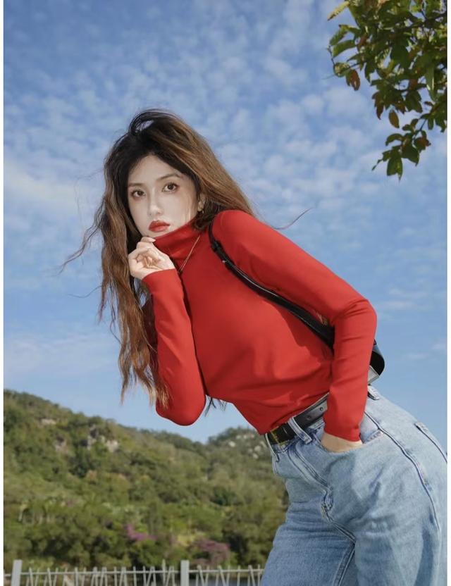 肤色白皮肤黑的穿什么颜色好看（皮肤黑穿这5个颜色既显白显年轻）(16)