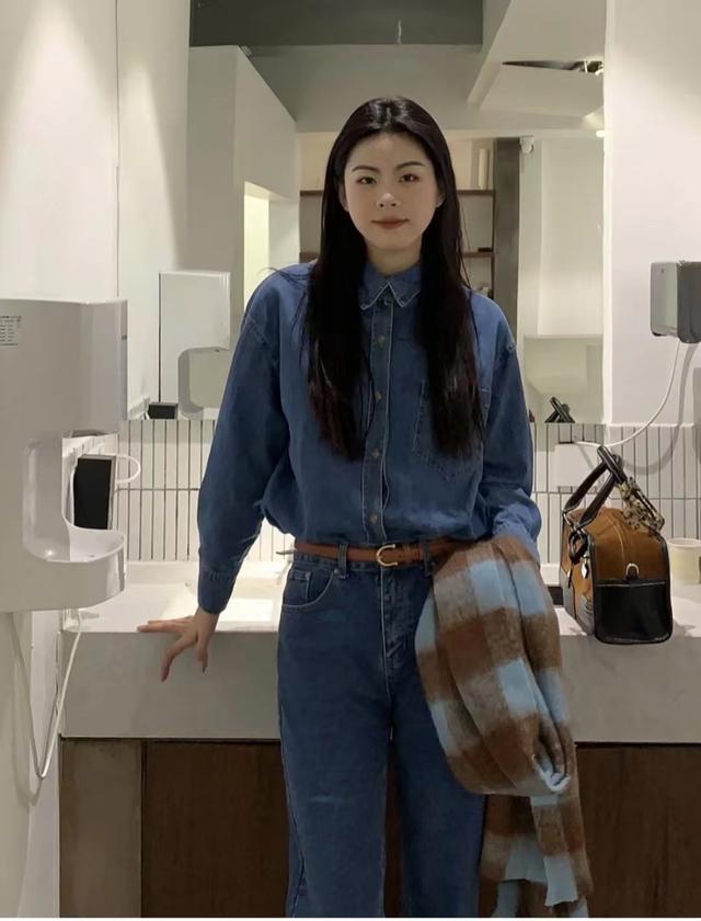 肤色白皮肤黑的穿什么颜色好看（皮肤黑穿这5个颜色既显白显年轻）(5)