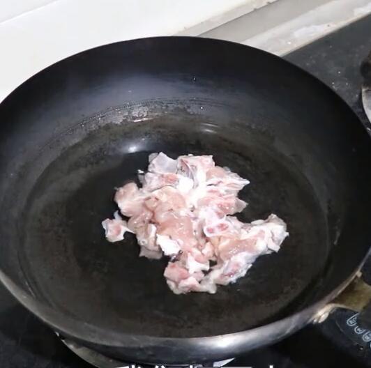 教你排骨焯水的正确方法，这样处理排骨一点血水都没有，简单方便