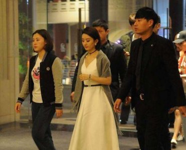 ​他是赵丽颖背后的男人，霸气十足无人敢靠近！颖宝有他很安全！