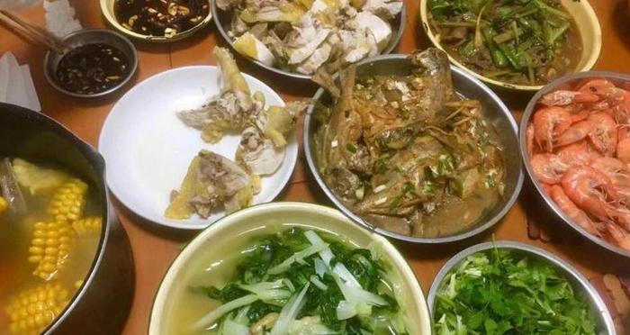 东北人请客怕吃不饱，湖南人请客怕不够辣，广东人请客……