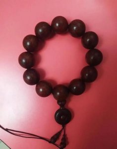 ​几十元一串的小叶紫檀是真的吗(几十块的小叶紫檀手串是真的吗)