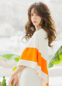 ​她念错节目名字受群嘲，丝袜放冰箱网友大呼受不了，美得特立独行