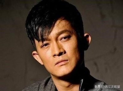 ​杨志刚28岁成名，29岁娶张静为妻，因戏受伤妻子不离不弃