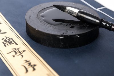 ​读书须用意一字值千金的意思是什么，出自哪里？