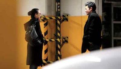 陈小艺被曝姐弟恋，李若彤微博ID改回本名