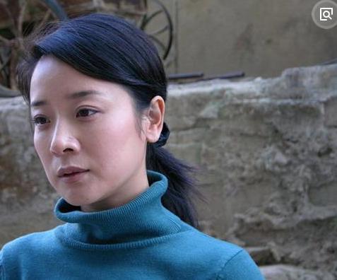 陈小艺被曝姐弟恋，李若彤微博ID改回本名