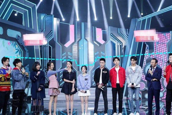 刘梓朝弯弯的金针菇什么道理 为什么会称为是蛇精脸