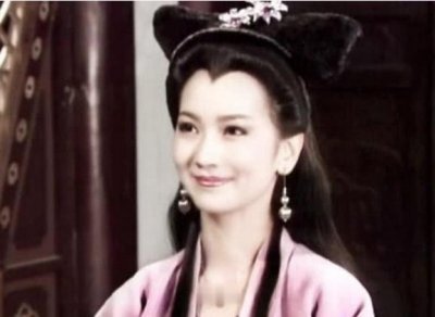 ​赵雅芝的儿媳妇曝光，比当年的赵雅芝还美，网友：两人像姐妹！