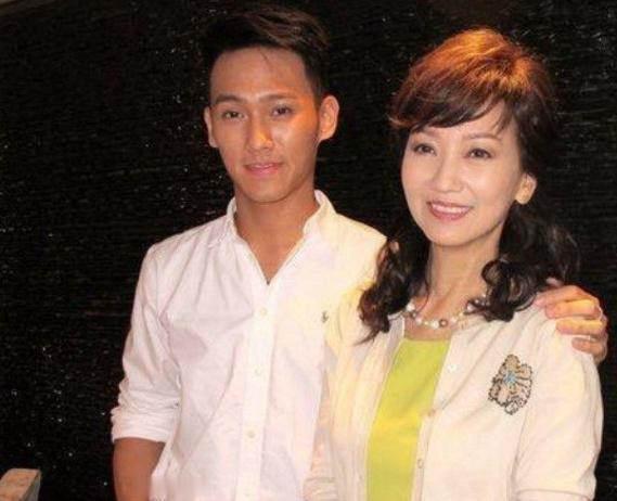 赵雅芝的儿媳妇曝光，比当年的赵雅芝还美，网友：两人像姐妹！