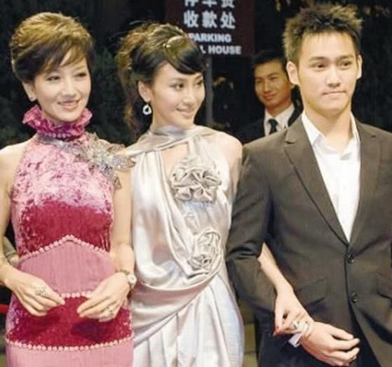 赵雅芝的儿媳妇曝光，比当年的赵雅芝还美，网友：两人像姐妹！