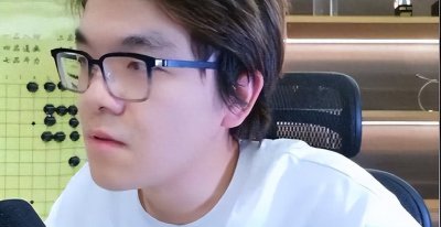 ​柯洁直播挑战AI噩梦人机，结果1比5败北，多次吐槽“这把不算！”