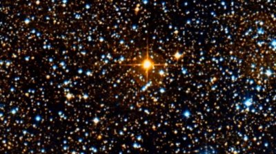 ​盾牌座 UY - 已知宇宙中最大的恒星，它可以装下6500万亿个地球