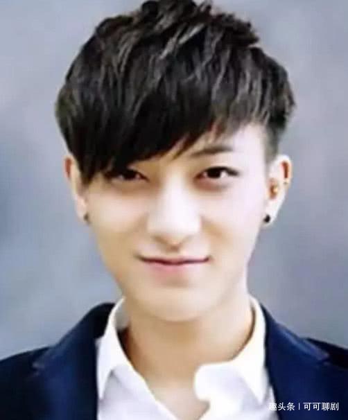 有一种“整容”叫做黄子韬卸妆，看清素颜照后，网友：不是我的韬