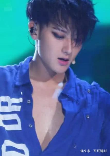 有一种“整容”叫做黄子韬卸妆，看清素颜照后，网友：不是我的韬