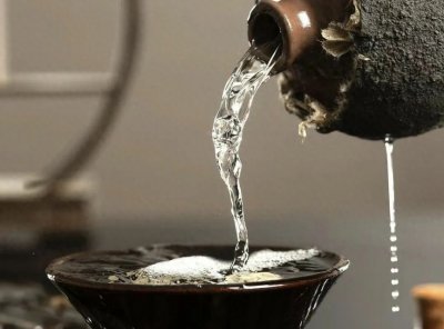 ​酱香型酒和浓香型酒哪个好喝？差别不止一点，看完长知识了！