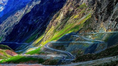 ​秘境中国，国道217，穿越天山南北的史诗巨著。