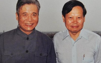 ​1986年军委对邓稼先身份进行解密，亲友致电许鹿希：他还活着吗？