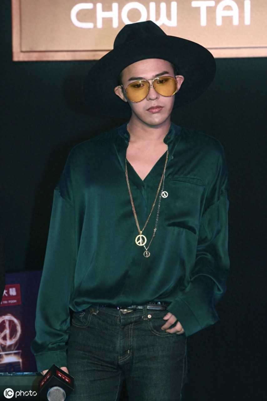 作为唯一拥有“黑卡”的韩国艺人，权志龙的身价到底多少？