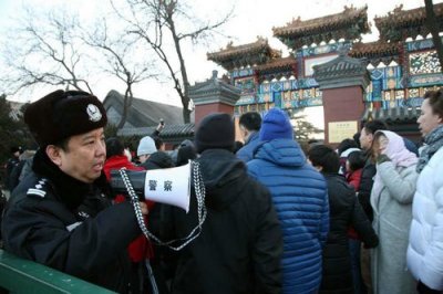 ​大年初一雍和宫超8万人上香