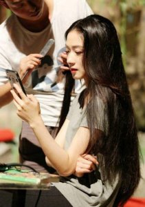 ​万茜5个月长发孕照引热议 网友：完全看不出来