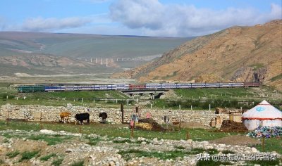 ​1999年12月6日——南疆铁路全线投运