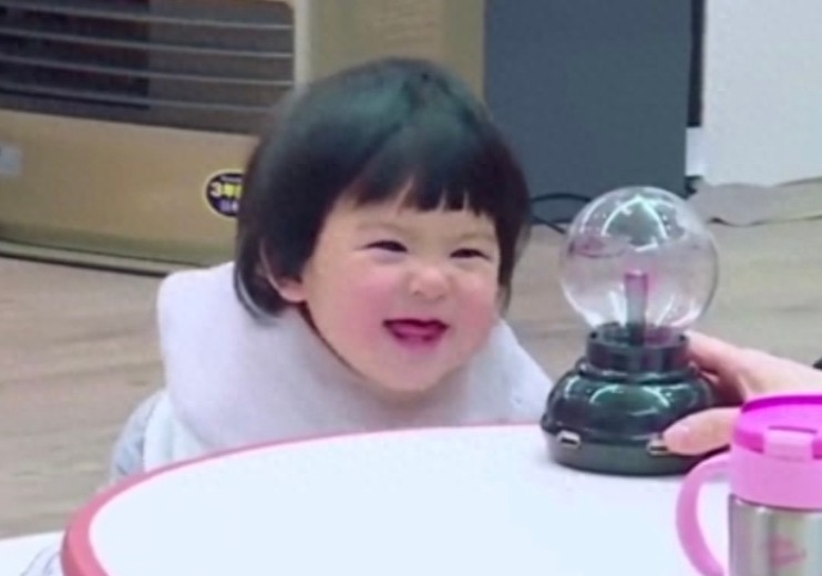 波妞最萌正脸照,捕捉一枚小萌物,最后一张笑得太治愈