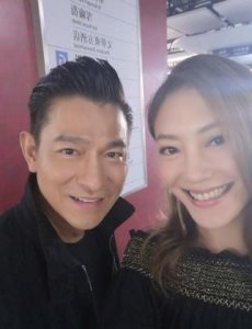 ​刘德华合影应采儿 刘德华为什么和应采儿合影