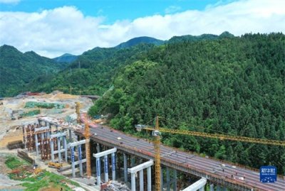 ​湖北恩施：冲刺张南高速全线通车
